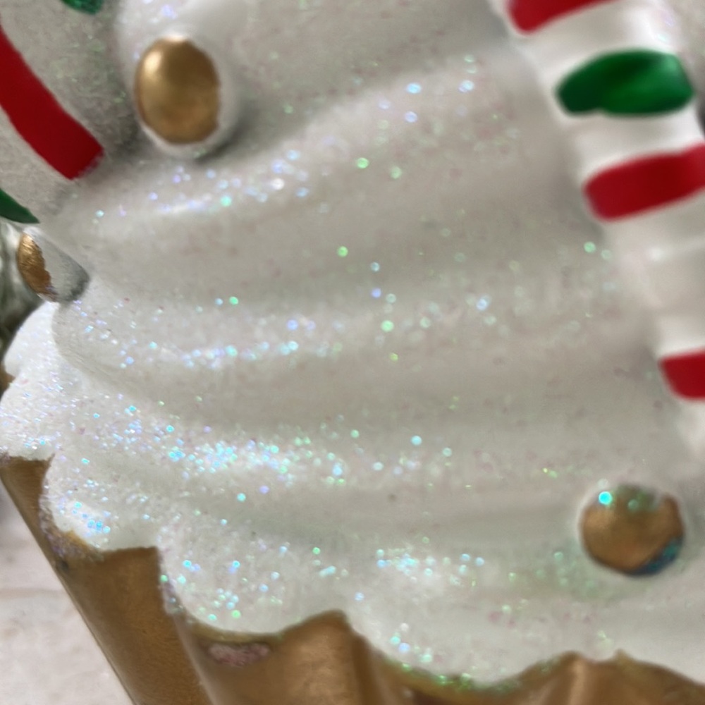 YUMMY Cupcake Lotion Pump Dispenser - Picture 4 of 5